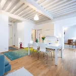 Guesthost - Elegant & Bright Flat In Center