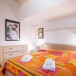 Guesthost - Elegant & Bright Flat In Center Apartment *