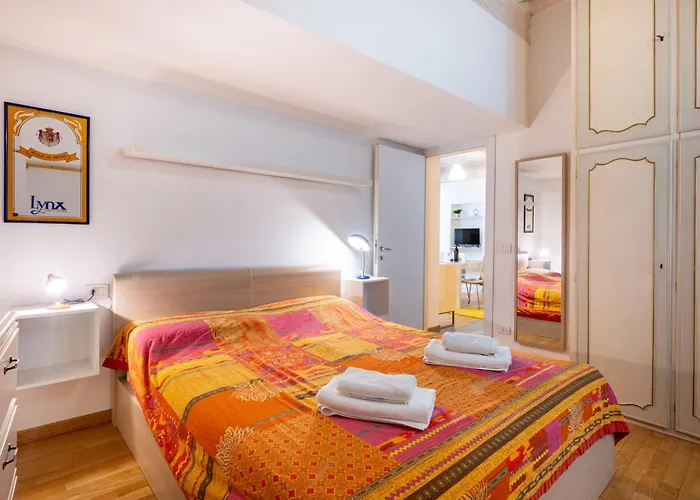 Guesthost - Elegant & Bright Flat In Center * Parma