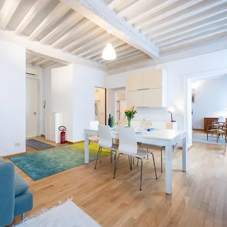 Guesthost - Elegant & Bright Flat In Center