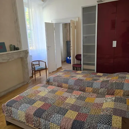 Guesthost - Elegant & Bright Flat In Center