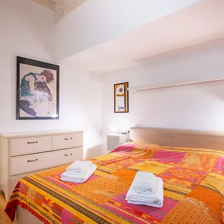 Guesthost - Elegant & Bright Flat In Center Apartamento *