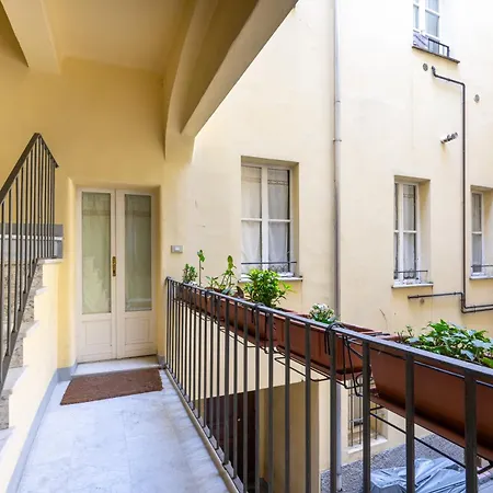 Guesthost - Elegant & Bright Flat In Center Parme