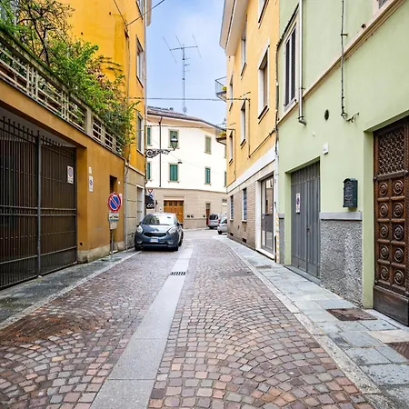 Guesthost - Elegant & Bright Flat In Center Appartement *