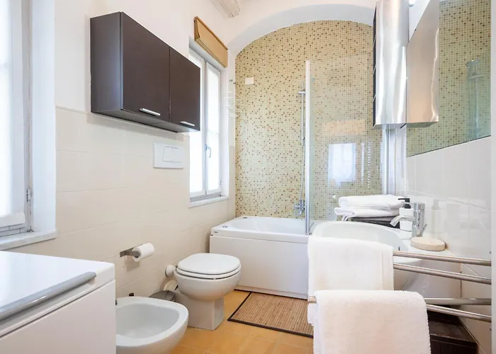 Guesthost - Elegant & Bright Flat In Center Apartmán Parma