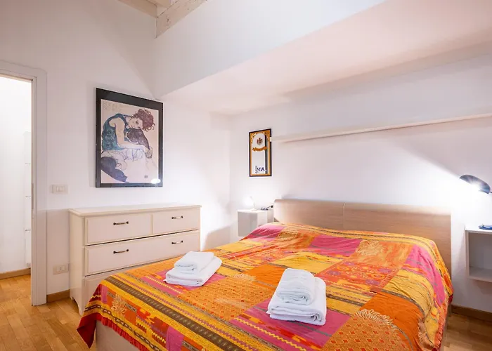 Guesthost - Elegant & Bright Flat In Center Apartmán *