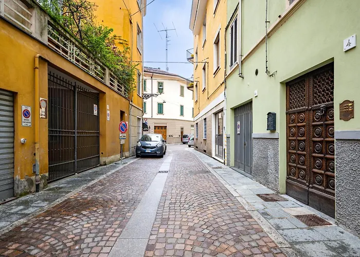 Guesthost - Elegant & Bright Flat In Center Apartment *